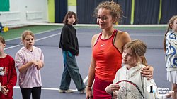 Челябинским теннисистам устроили мастер-класс и новогоднее представление