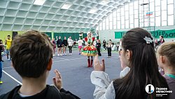 Челябинским теннисистам устроили мастер-класс и новогоднее представление