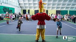 Челябинским теннисистам устроили мастер-класс и новогоднее представление