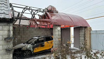 Новогодняя гирлянда спалила два автомобиля в Челябинской области