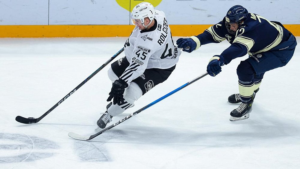 Хоккейный клуб «Металлург» выиграл у «Трактора» в день своего 70-летия