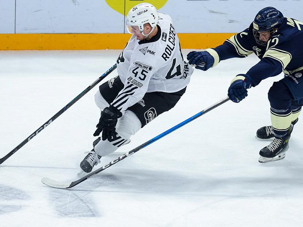 Хоккейный клуб «Металлург» выиграл у «Трактора» в день своего 70‑летия