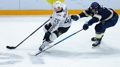 Хоккейный клуб «Металлург» выиграл у «Трактора» в день своего 70-летия