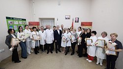 Губернатор Челябинской области навестил бойцов в окружном военном госпитале