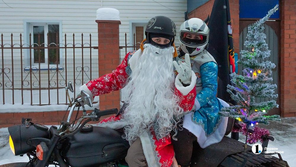 Праздник городу и предложение под елкой: челябинские байкеры провели акцию «Мотодед Мороз»