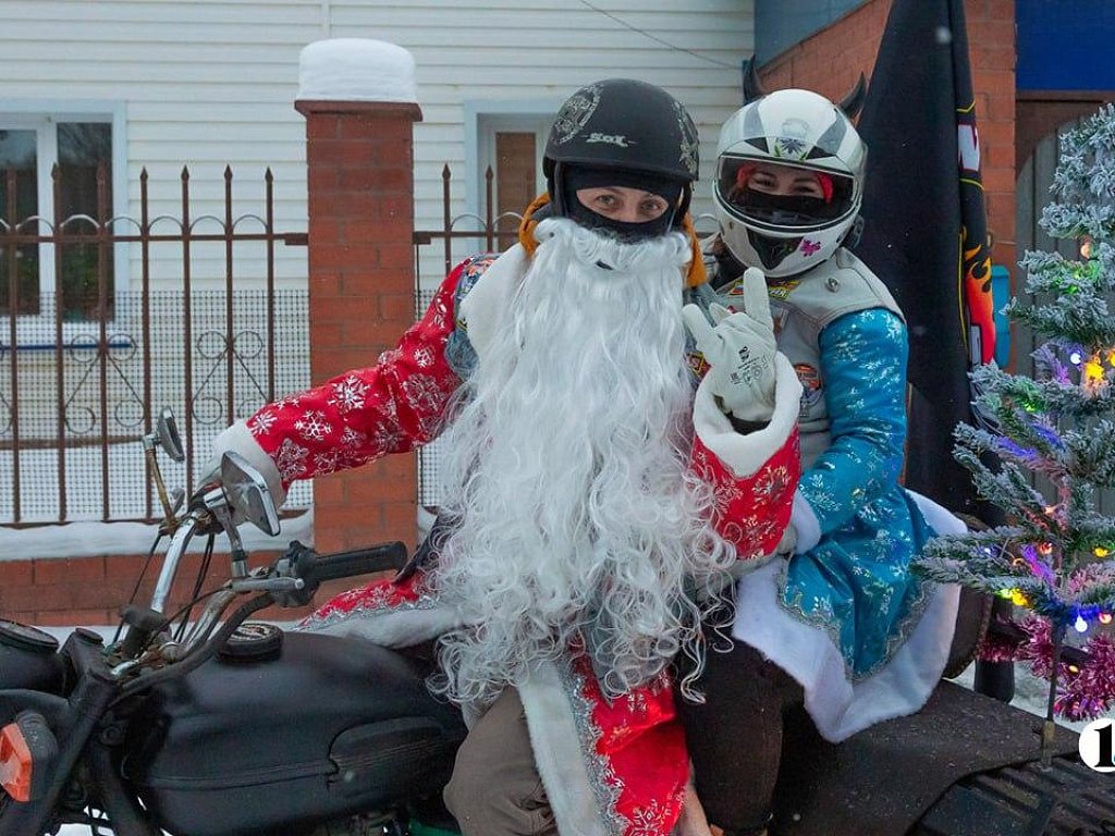 Праздник городу и предложение под елкой: челябинские байкеры провели акцию «Мотодед Мороз»