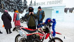 Праздник городу и предложение под елкой: челябинские байкеры провели акцию «Мотодед Мороз»