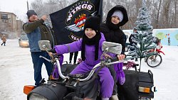 Праздник городу и предложение под елкой: челябинские байкеры провели акцию «Мотодед Мороз»