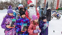 Праздник городу и предложение под елкой: челябинские байкеры провели акцию «Мотодед Мороз»