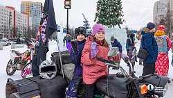 Праздник городу и предложение под елкой: челябинские байкеры провели акцию «Мотодед Мороз»