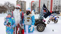 Праздник городу и предложение под елкой: челябинские байкеры провели акцию «Мотодед Мороз»