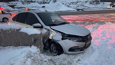 Экипаж ДПС помог челябинке, попавшей в аварию в канун Нового года