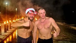 Под Миассом прошел единственный в мире ночной заплыв «моржей»