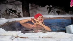 Под Миассом прошел единственный в мире ночной заплыв «моржей»