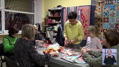 В Нязепетровске елочные игрушки шьют своими руками