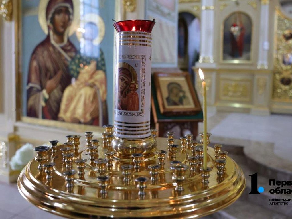 Время рождественских служб представили в храмах Челябинска