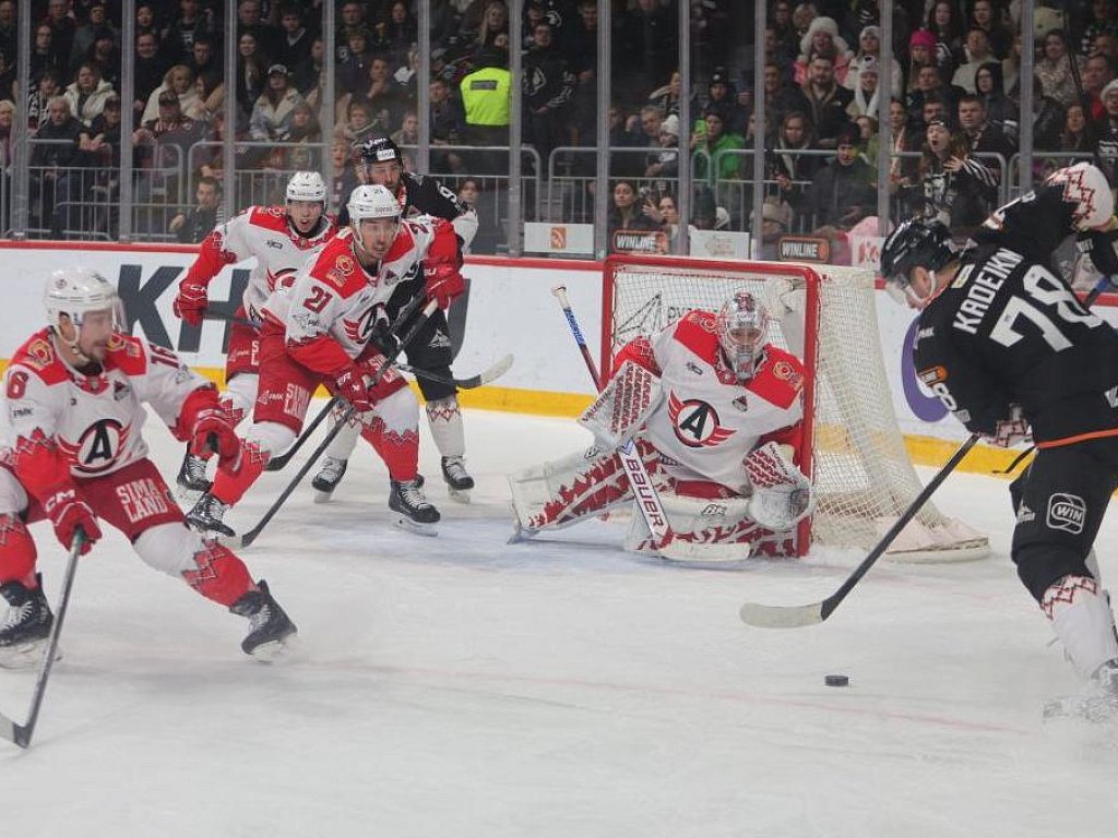 Голкипер «Трактора» Сергей Мыльников стал главным героем матча с «Автомобилистом»