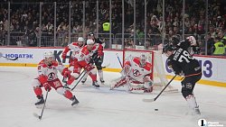 Хоккейный клуб «Трактор» выиграл пятую серию Уральского дерби у «Автомобилиста»