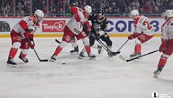 Хоккейный клуб «Трактор» выиграл пятую серию Уральского дерби у «Автомобилиста»