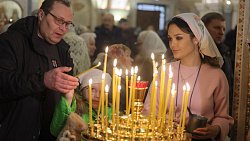 Алексей Текслер с семьей посетил рождественскую службу в кафедральном соборе