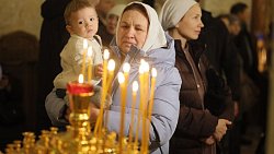 Алексей Текслер с семьей посетил рождественскую службу в кафедральном соборе