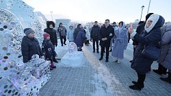 Алексей Текслер с семьей посетил рождественскую службу в кафедральном соборе