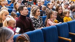 Рождественские елки главы Челябинска посетили 1200 детей