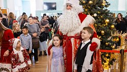 Рождественские елки главы Челябинска посетили 1200 детей