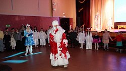 На Южном Урале организовали рождественские елки для детей