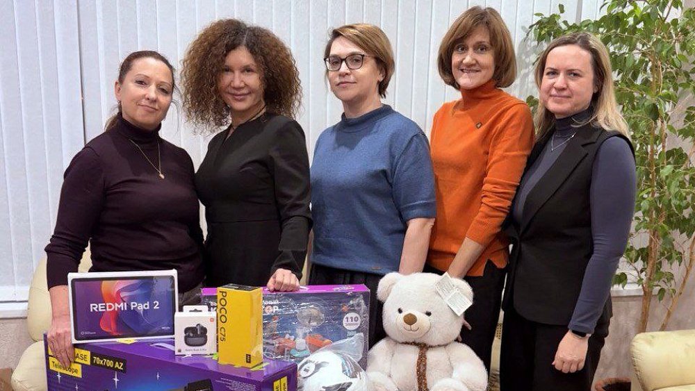 Минсоц Челябинской области передал подарки детям из Ясиноватой