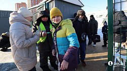 На катке Лыжной базы Челябинска можно прокатиться с Чебурашкой