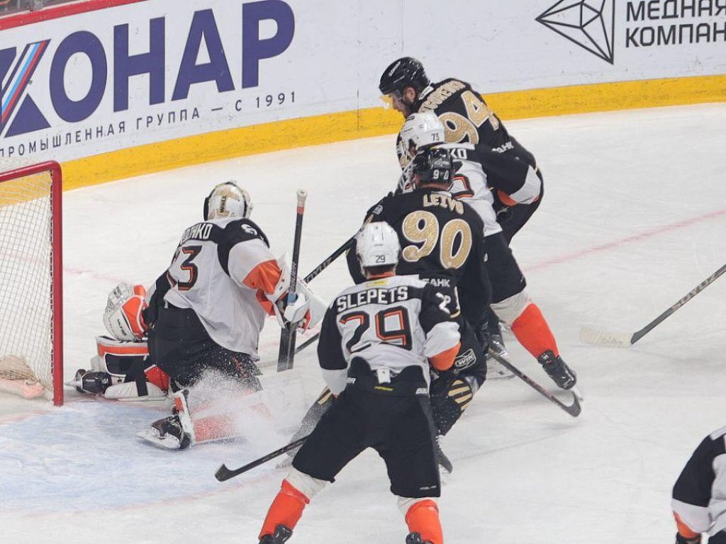 Хоккейный клуб «Трактор» выиграл у «Амура» и приблизился к группе лидеров «Востока»