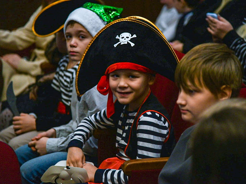 Губернаторские елки прошли для детей в Южноуральске и Кыштыме