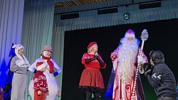 Губернаторские елки прошли для детей в Южноуральске и Кыштыме