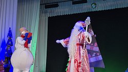 Губернаторские елки прошли для детей в Южноуральске и Кыштыме