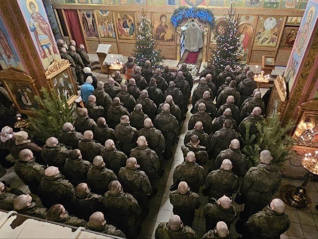 Бойцы дивизиона «Черные ножи» прошли обряд богослужения в Чебаркуле