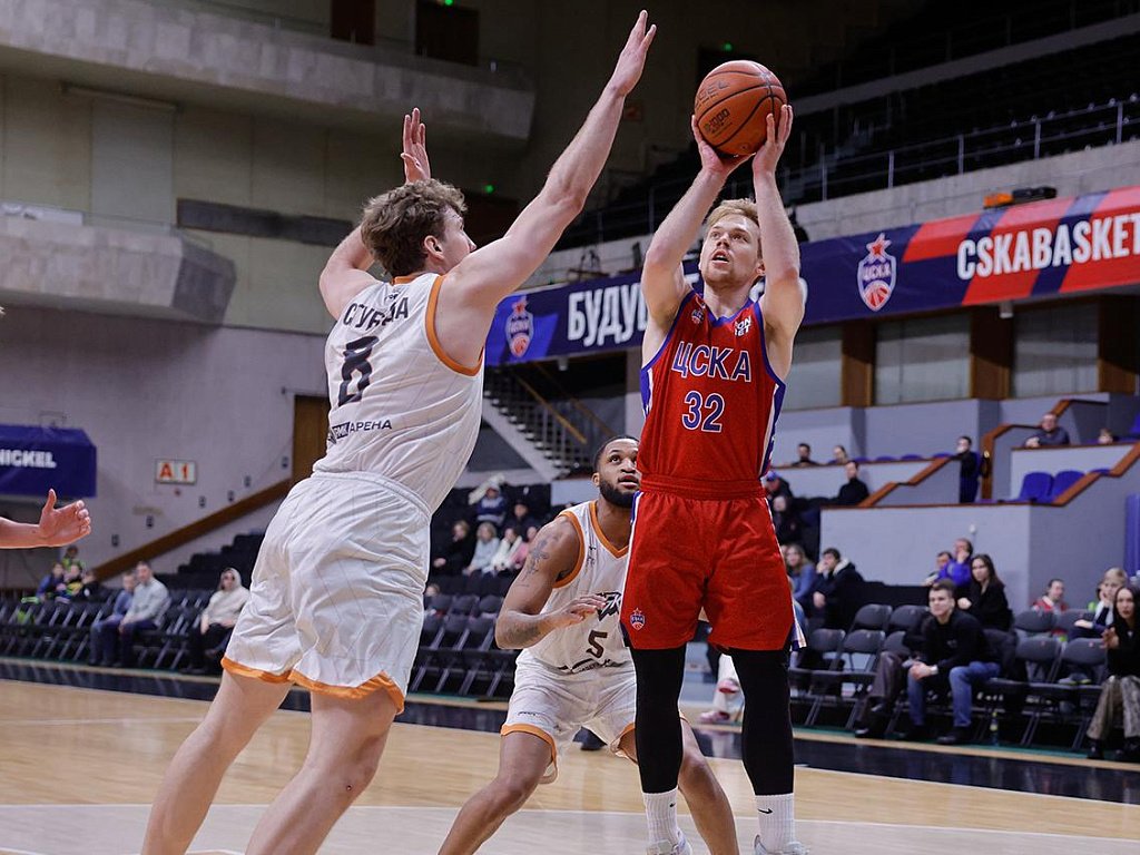 Баскетбольный клуб «ЧБК» проиграл в Москве, но остался лидером Суперлиги