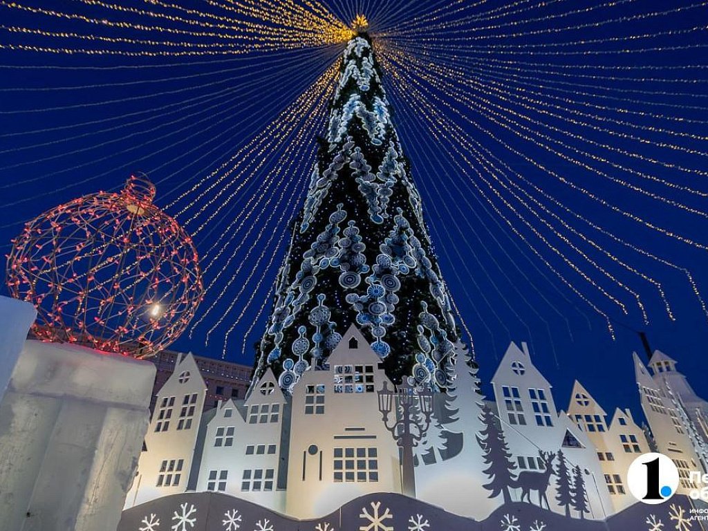 Ледовый городок на площади Революции в Челябинске посетили 182 тысячи человек