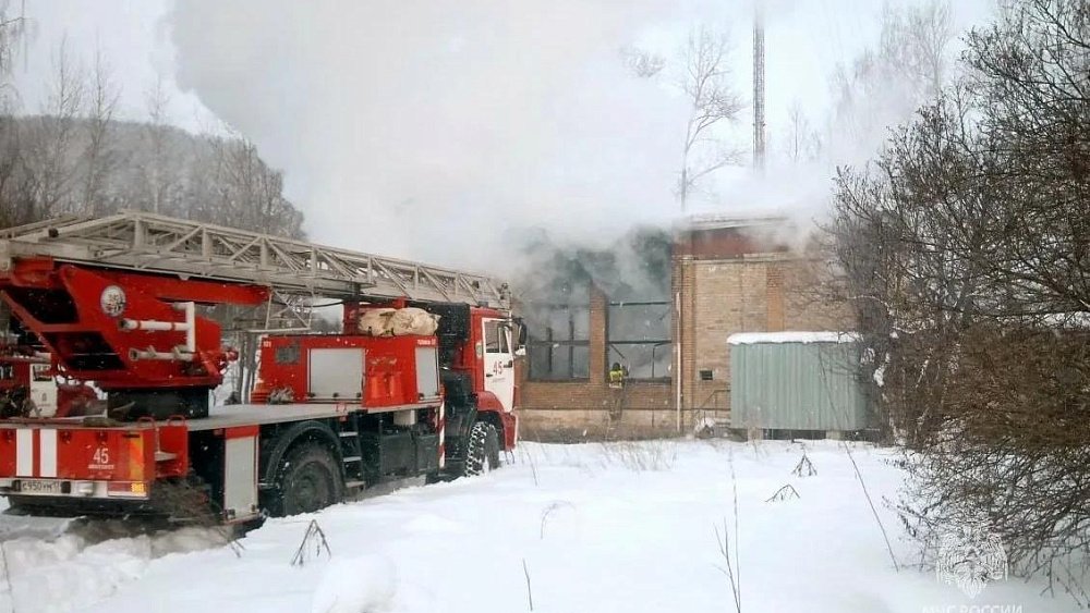 Из горящей психиатрической больницы в Златоусте эвакуировали 132 человека