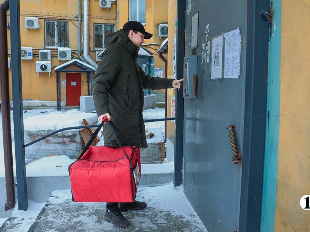 Курьерам в Челябинской области платят больше 85 тысяч рублей