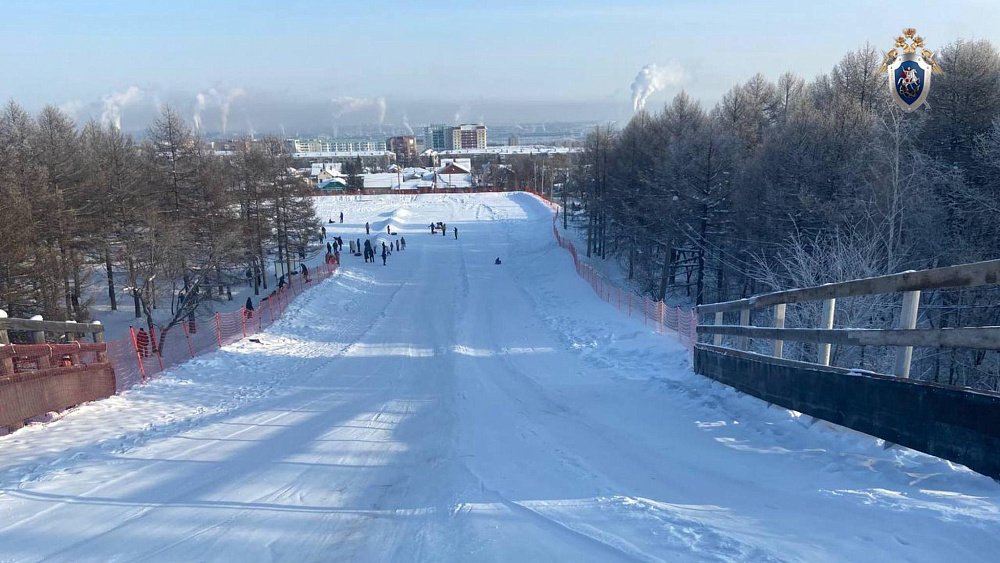 Пятилетняя девочка сломала ключицу на тюбинговой трассе в Магнитогорске
