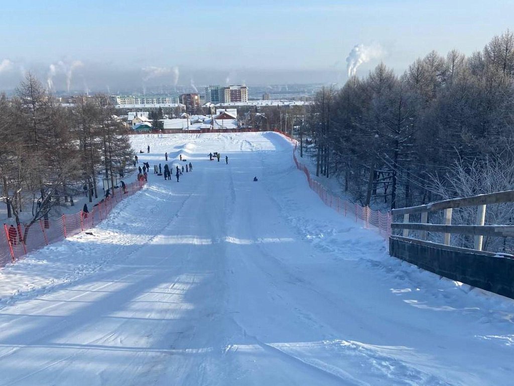 Пятилетняя девочка сломала ключицу на тюбинговой трассе в Магнитогорске