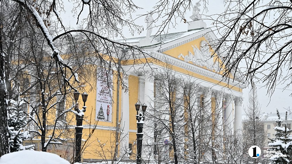 Челябинский театр оперы и балета передал в Москву архив программок с 1956 года