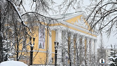 Челябинский театр оперы и балета передал в Москву архив программок с 1956 года