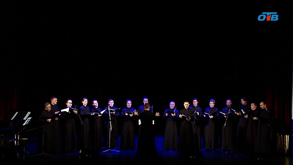 Мужской архиерейский хор «АКСИОС» представил зрителям духовную концертную программу