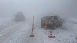 Пять автомобилей столкнулись в густом тумане в Магнитогорске