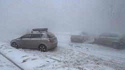 Пять автомобилей столкнулись в густом тумане в Магнитогорске