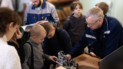 Челябинские школьники создали сервисного робота для ЧТЗ