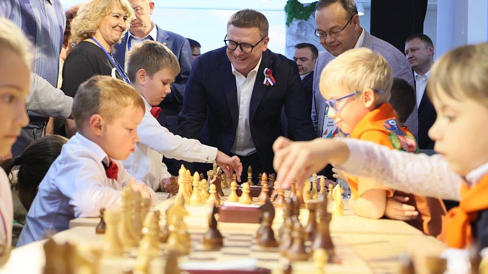 Алексей Текслер вошел в топ‑10 самых упоминаемых глав регионов в телеграм-каналах