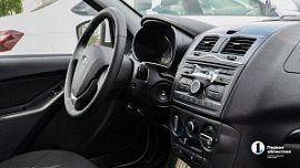 В 2025 году продажи новых легковых автомобилей в России упали на 15,5%